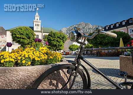 
                Fahrrad, Bad Reichenhall, Rathausplatz                   