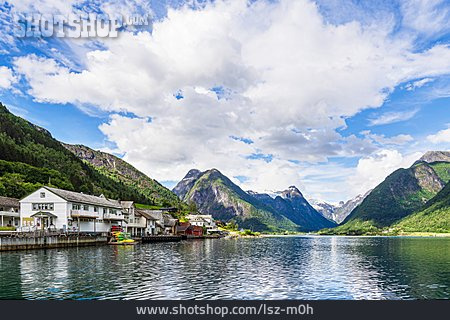 
                Wohnhaus, Fjærlandsfjord                   