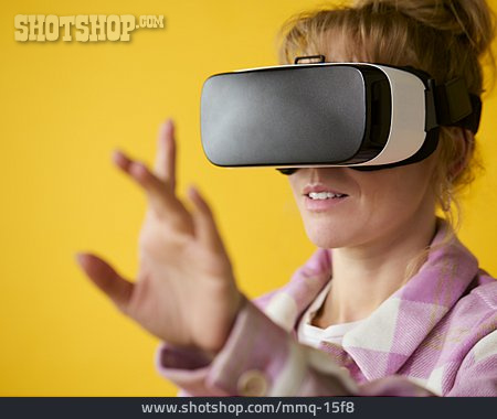 
                Virtuelle Realität, Videobrille, Head-mounted Display                   