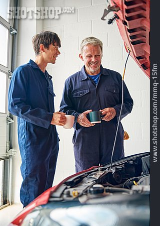 
                Ausbildung, Lehrling, Automechaniker                   