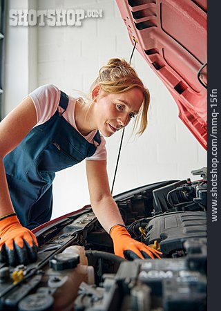 
                Autowerkstatt, Kfz-mechatronikerin, Automechanikerin                   