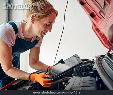 
                Wartung, Kfz-mechatronikerin, Automechanikerin                   