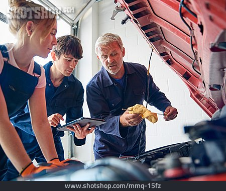 
                Ausbildung, Lehrling, Kfz-mechatroniker                   