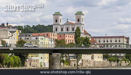 
                St. Michael, Passau, Marienbrücke                   