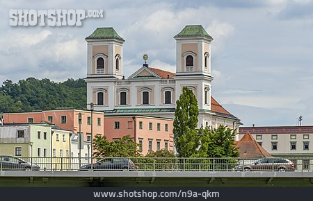 
                St. Michael, Passau, Marienbrücke                   