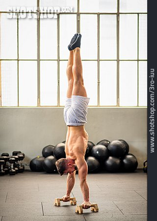 
                Handstand, Eigengewichtsübung                   