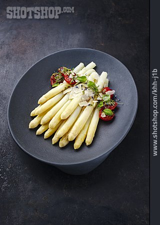 
                Vorspeise, Weißer Spargel, Gedünstet                   