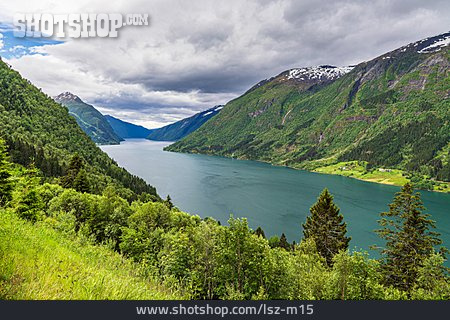 
                Norwegen, Fjærlandsfjord                   