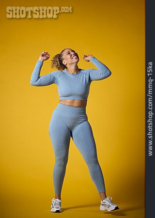 
                Sportbekleidung, Spaß, Curvy-model                   