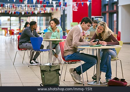 
                Universität, Studenten, Nachhilfe                   