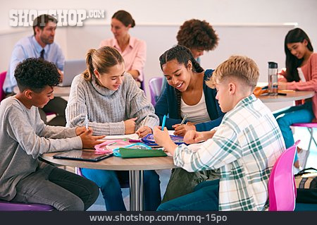 
                Schule, Unterricht, Gruppenarbeit                   