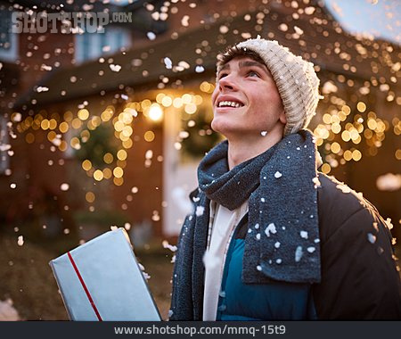 
                Teenager, Weihnachten, Staunen, Schneeflocken                   