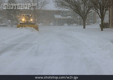 
                Winter, Straße, Schneien, Schneeräumung                   