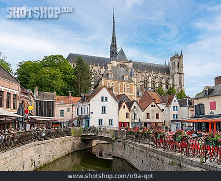 
                Altstadt, Amiens                   